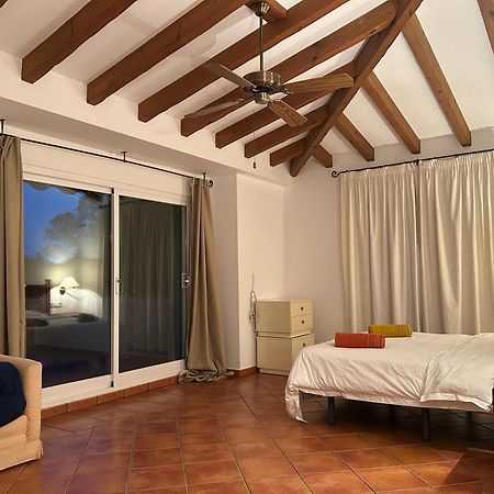 Villa Close To The Beach In มาร์เบยา ภายนอก รูปภาพ